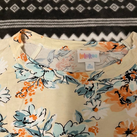 LuLaRoe Floral Ashley Raglan Tee - Picture 2 of 6